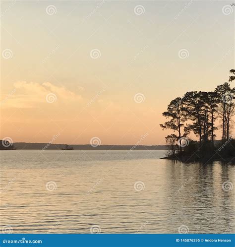 East Texas Lake at Sunset stock image. Image of waters - 145876295