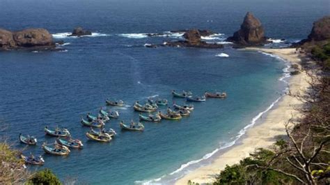 Pantai Pasir Putih Papuma Destinasi Wisata Pilihan Di Kabupaten Jember