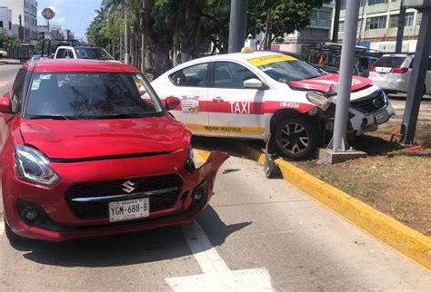 Taxista No Respeta El Alto Del Sem Foro Y Se Impacta Contra Auto En