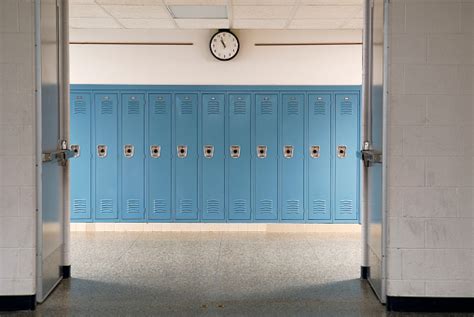 Empty School Hallway And Lockers Stock Photo - Download Image Now ...