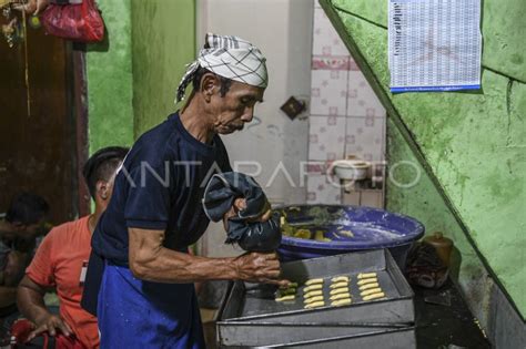 PERMINTAAN KUE KERING MENINGKAT JELANG IDUL FITRI 2023 ANTARA Foto