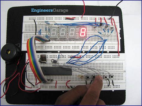 Digital Clock With Alarm Using At C Microcontroller Circuit Diagram