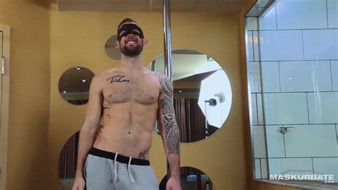 Amateur Big Dicked Hunk Solo Maskurbate