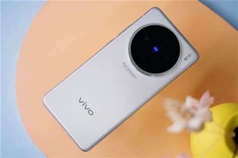 2亿潜望下放！曝vivo X200 Pro将配x100 Ultra同款长焦镜头 通信终端 — C114通信网