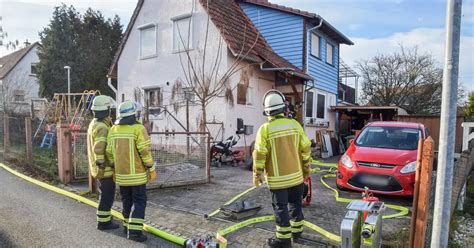 Mit Hubschrauber In Klinik Gebracht Ein Verletzter Nach Zimmerbrand In