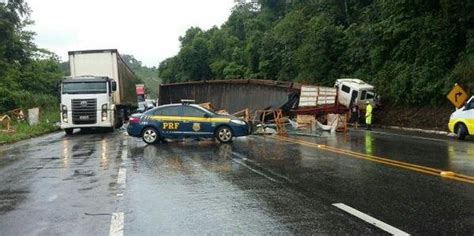 Perigo Nas Estradas De Minas Gerais Pista Molhada Eleva Risco De