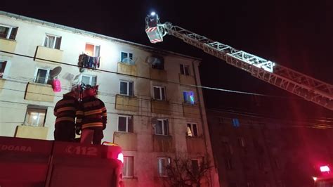 Incendiu Ntr Un Bloc Din Hunedoara De Persoane Evacuate Niciuna