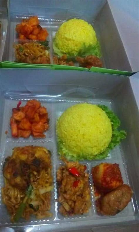 Nasi kuning box, Makanan & Minuman, Snek di Carousell