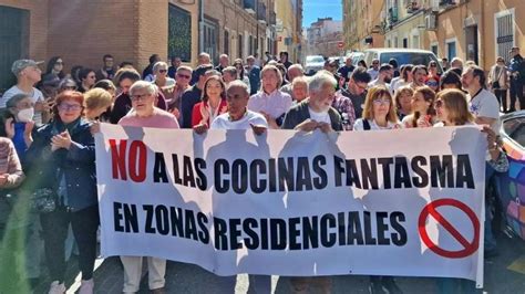 La regulación de las cocinas fantasma en Madrid queda en un limbo tras