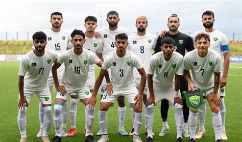 pakistan footballers  play  india   time   arab news