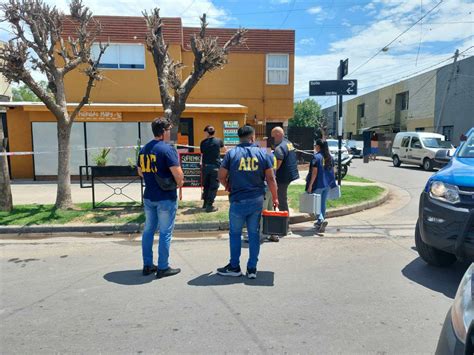 Morir Trabajando En Rosario Abrió La Ventana De Su Polirrubro Para