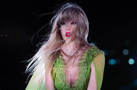 Taylor Swift Lamenta Morte De Fã Em Show No Rio De Janeiro Dominada