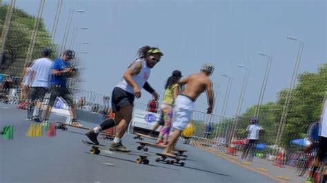 Skatistas tomam o Eixão no domingo 6 Bom Dia DF G1