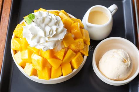 105 Mango Korea Dessert Mango Bingsoo Shaved Ice Background Stock