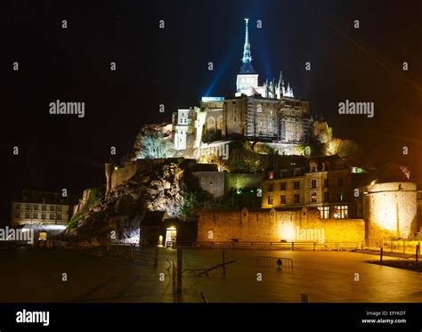 Mont saint michel night hi-res stock photography and images - Alamy