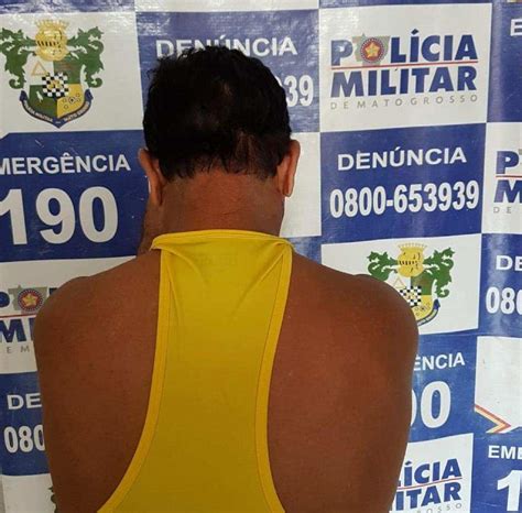 Homem é flagrado espancando mulher em saída de supermercado