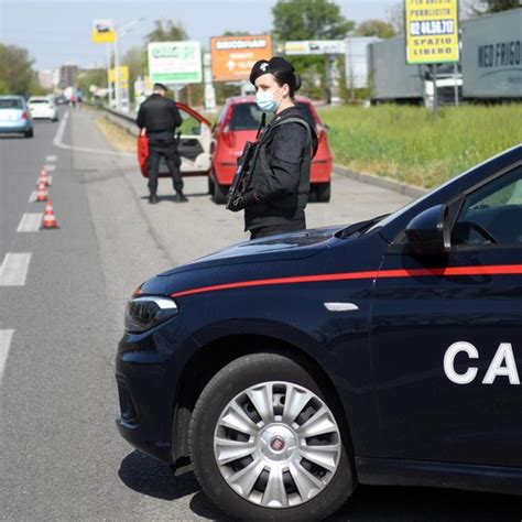 San Giuliano Palpeggia Una Ragazza In Giro Con Il Cane Condannato A