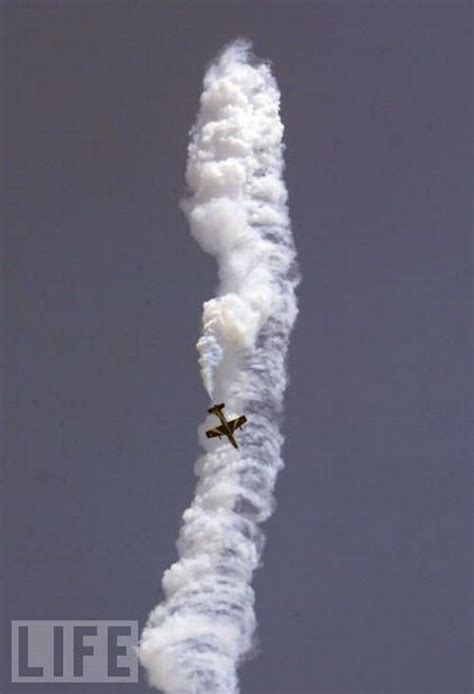 Superb Aeronautical Airplane Stunts (44 pics) - Izismile.com