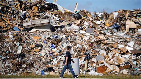 Hurricane debris deadline for some Lee County areas set at Feb. 1