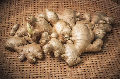 Premium Photo Fresh Raw Organic Ginger Root