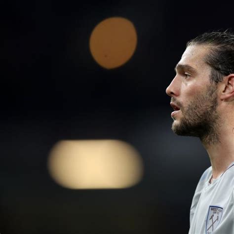 Annoncé à Amiens Andy Carroll a rompu son contrat avec Reading L Équipe