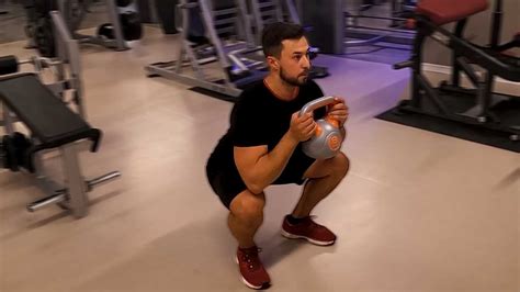 Kettlebell Squat richtige Ausführung