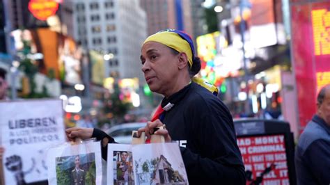 Opositores Venezolanos Exigen En Times Square El Cierre De Los Centros