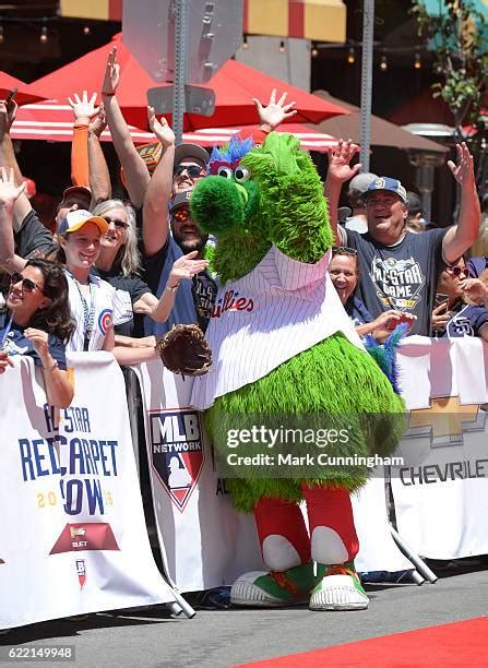 Red Phillie Phanatic Photos And Premium High Res Pictures Getty Images