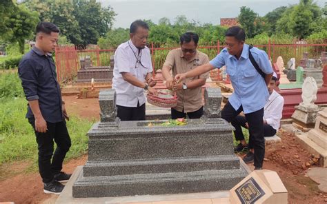 Pwi Sumenep Ziarah Makam Wartawan Senior Warta Zone