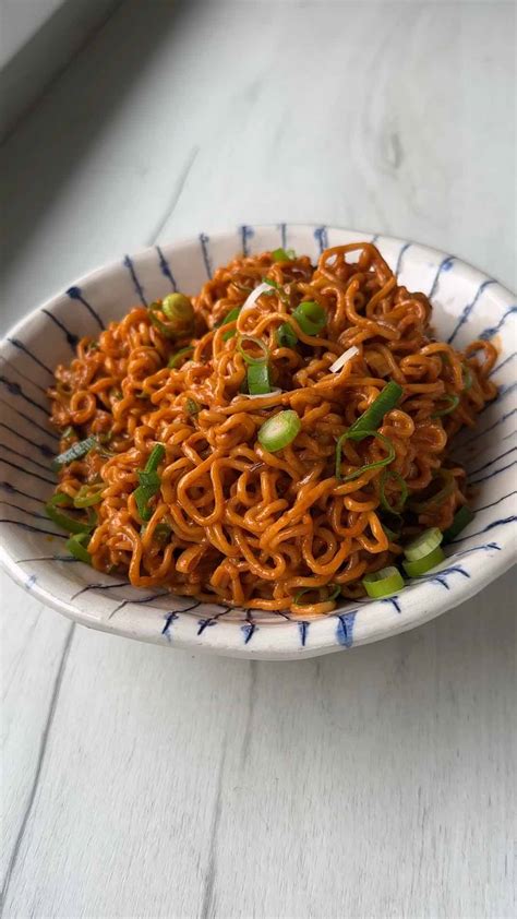 10 Minute Gochujang Noodles | Carole Food