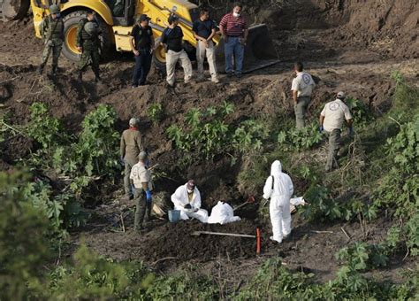 Ya van 55 cadáveres hallados en fosas mexicanas