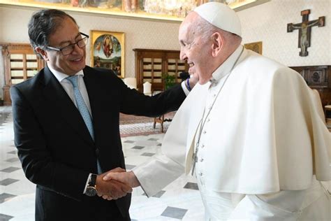 Petro Visita Al Papa Y Le Propone Celebrar Una Ronda Con El ELN