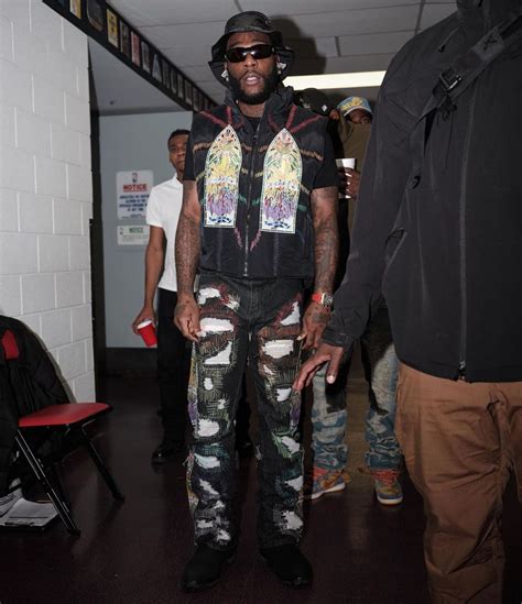 Burna Boy Outfit from December 18, 2022 | WHAT’S ON THE STAR?