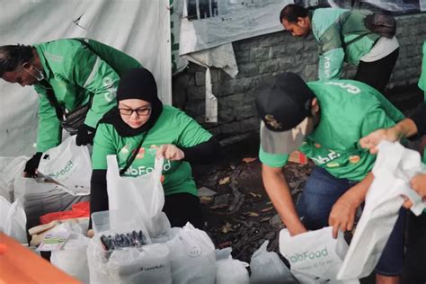 Sambut Minggu Pertama Ramadan Ratusan Mitra Grab Di Surabaya Bagi Bagi