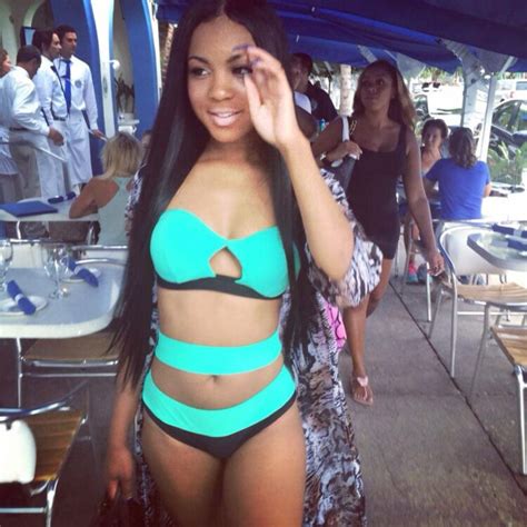 6 Hot Sexy Amber Zadora Bikini Pics