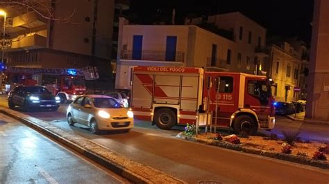 Trani Resta Fuori Casa E Chiama I Vigili Del Fuoco Traffico In Tilt