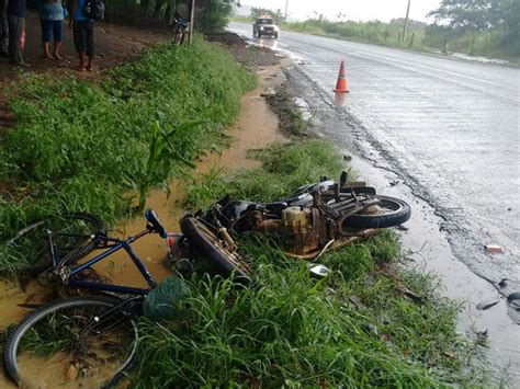 G1 Motociclista E Ciclista Ficam Feridos Em Acidente Na MG 353 Em