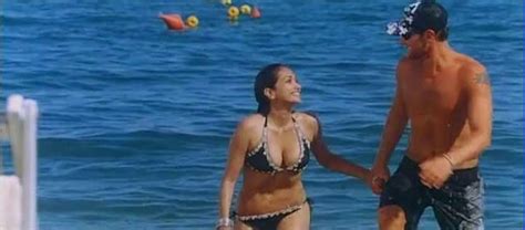 Jiah Khan in BIkini from Housefull Movie - Saree Sexy Pictures