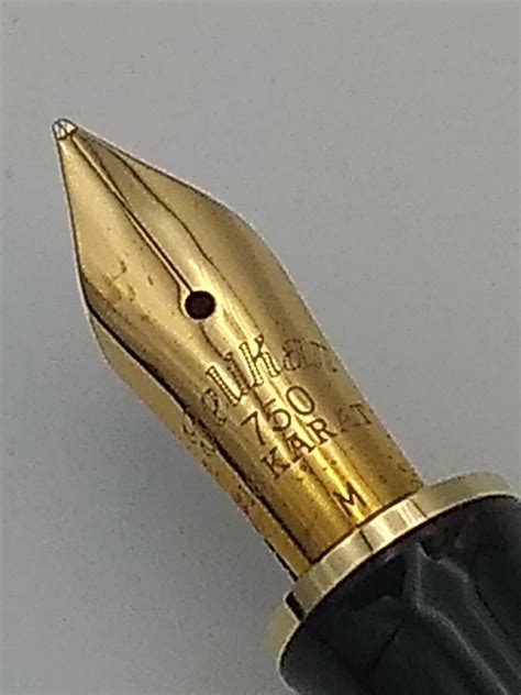 Pelikan M760 Jubilee Gold 18K Medium Pen Realm