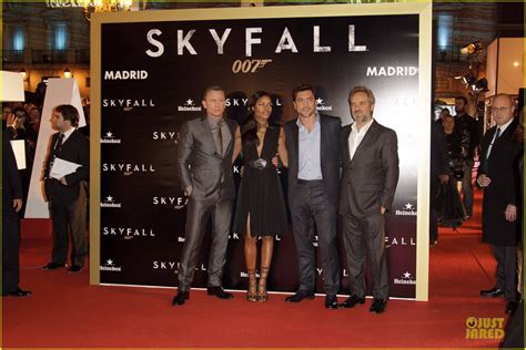 Daniel Craig Javier Bardem Skyfall Madrid Premiere Photo 2748090