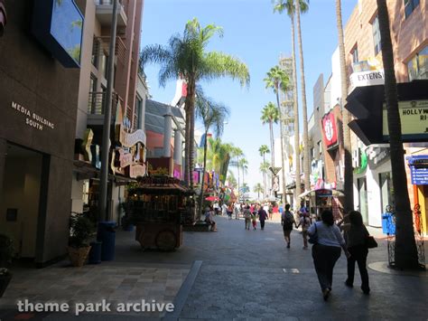 City Walk at Universal City Walk Hollywood | Theme Park Archive