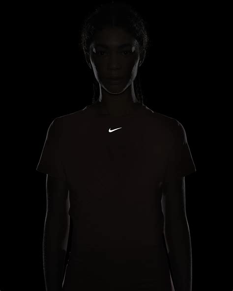 Haut court torsadé à manches courtes Nike Dri FIT One Luxe pour femme