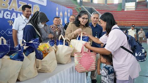 Tinjau Bazar Pangan Murah Ramadan Pj Wali Kota Kediri Harap Bisa