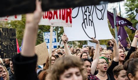 Manifestations Lundi En Pologne Contre Le Projet De Loi Anti Avortement