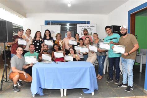 Secretaria Entrega Certificados Do Projeto Acolhimento Do Cidad O Surdo