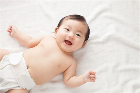 生後5ヶ月の赤ちゃんの特徴や体重・身長の目安は？ 離乳食や夜泣き対策についても解説 Aqレントマガジン