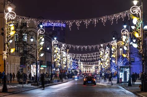 Wi Teczne Dekoracje Na Ulicach Warszawy Iluminacja Zdj Cia