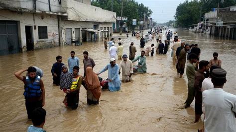 Pakistán ascienden a 1 290 los muertos por las inundaciones