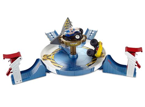 Ripley SET HOT WHEELS MONSTER TRUCKS LUCHA CONTRA TIBURÓN