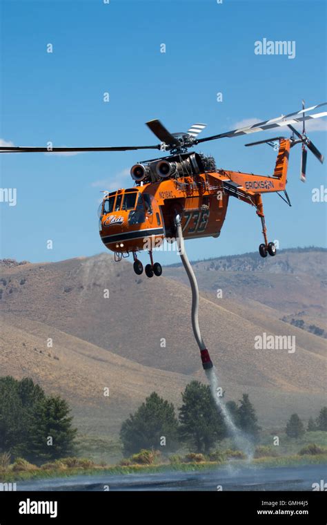 Erickson firefighting helicopter Helitanker uses its Hover Snorkel to ...